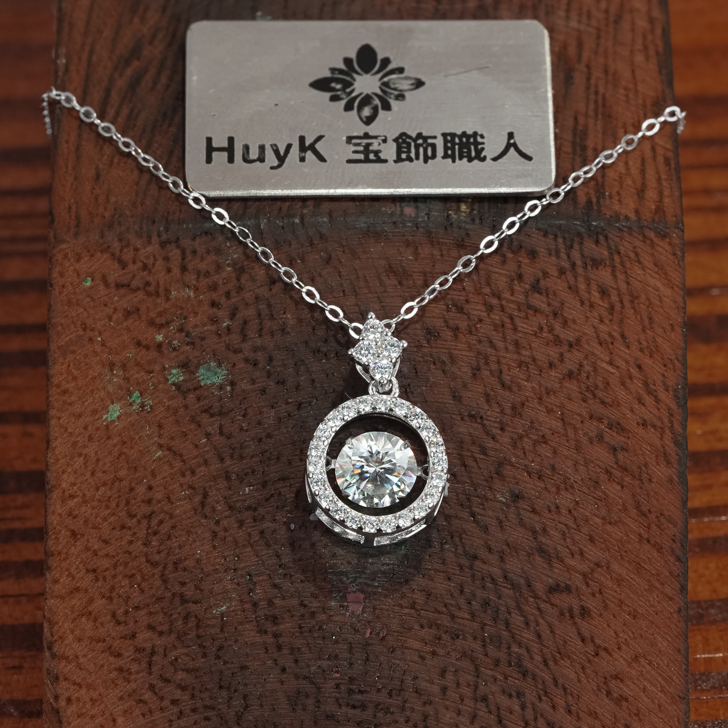 Moissanite Jewelry – HUYK JEWELRY© 職人によるハンドメイドジュエリー